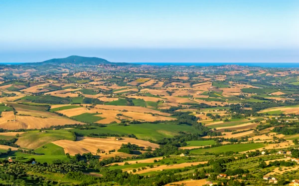 Il tipico pesaggio marchigiano dal Balcone delle Marche di Cingoli