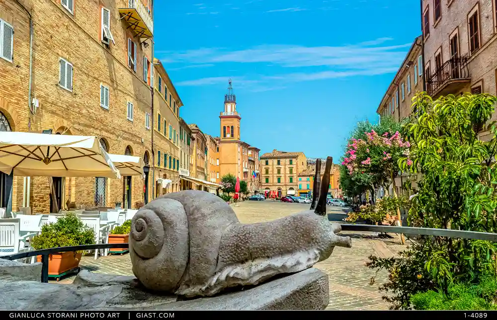 Il lumacone di Piazza Mazzini a Macerata