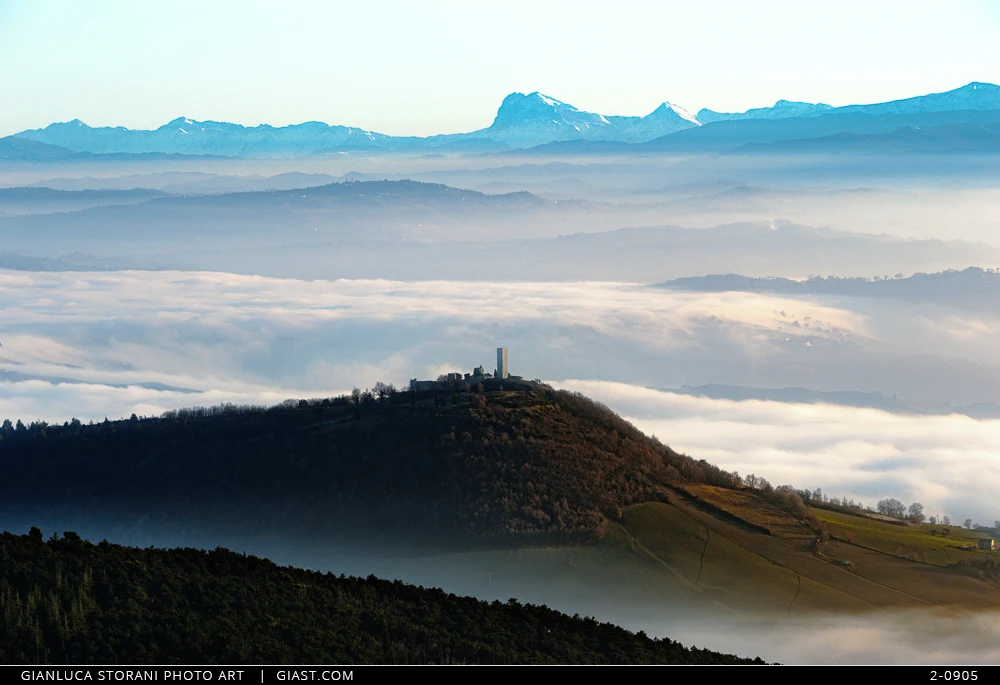 Un oceano di nebbia tra Marche e Abruzzo