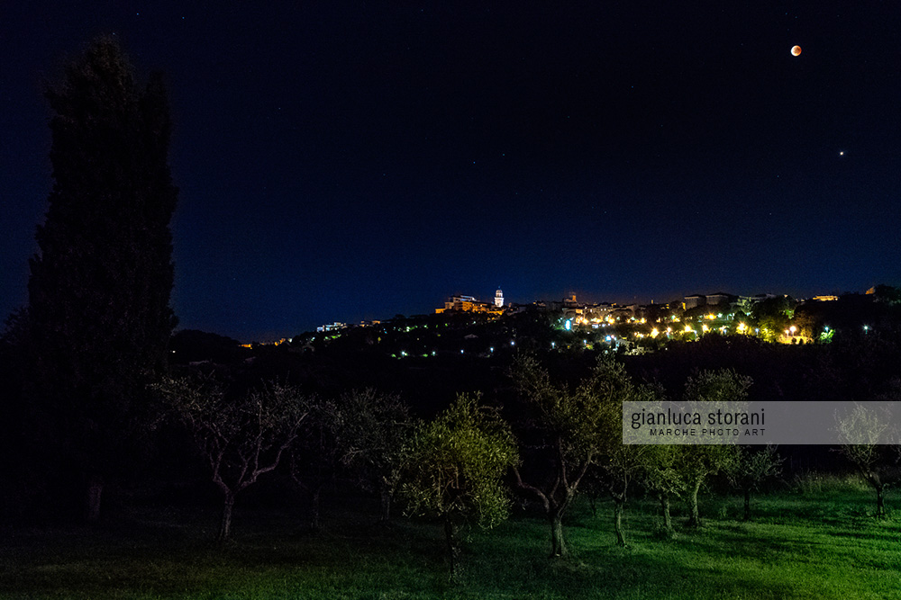 Eclissi lunare su Macerata - Gianluca Storani Photo Art (Cod. 5-3791)