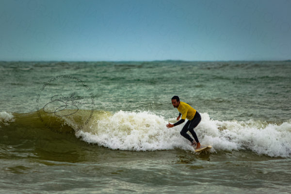 Un Surfista nel mare di Civitanova Marche