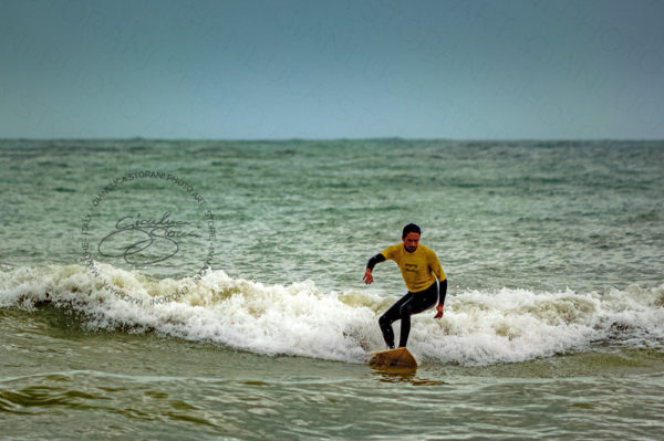 Un Surfista nel mare di Civitanova Marche