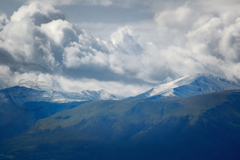 I Monti Sibillini ricoperti dalle nuvole