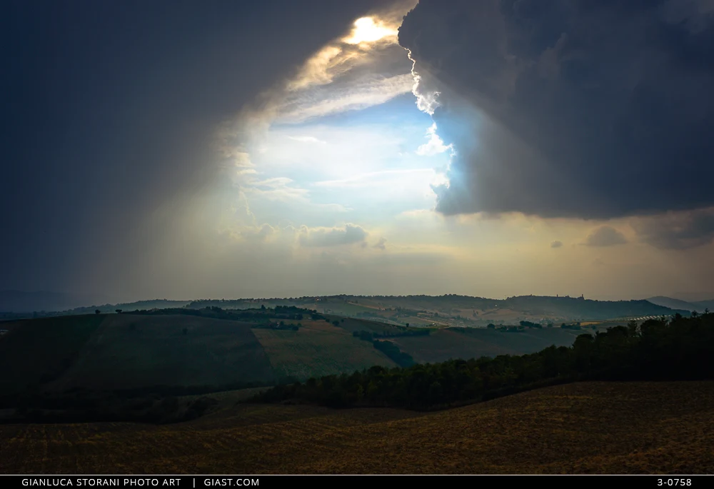 Il cielo plumbeo si apre dopo un temporale