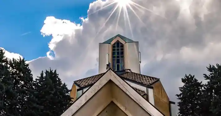 Spunta il sole sulla chiesa di San Francesco a Macerata